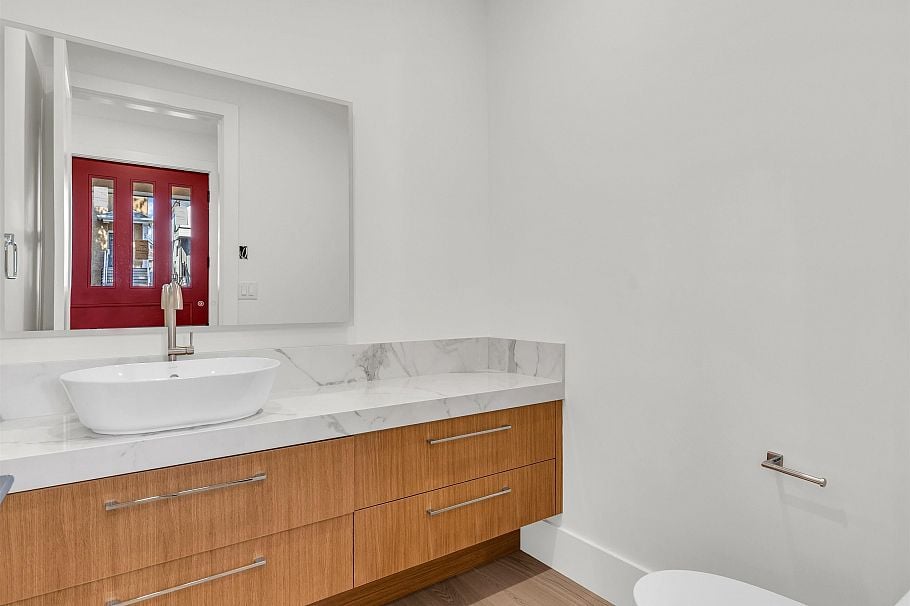 2566 W 2nd Avenue Vancouver, BC - 15