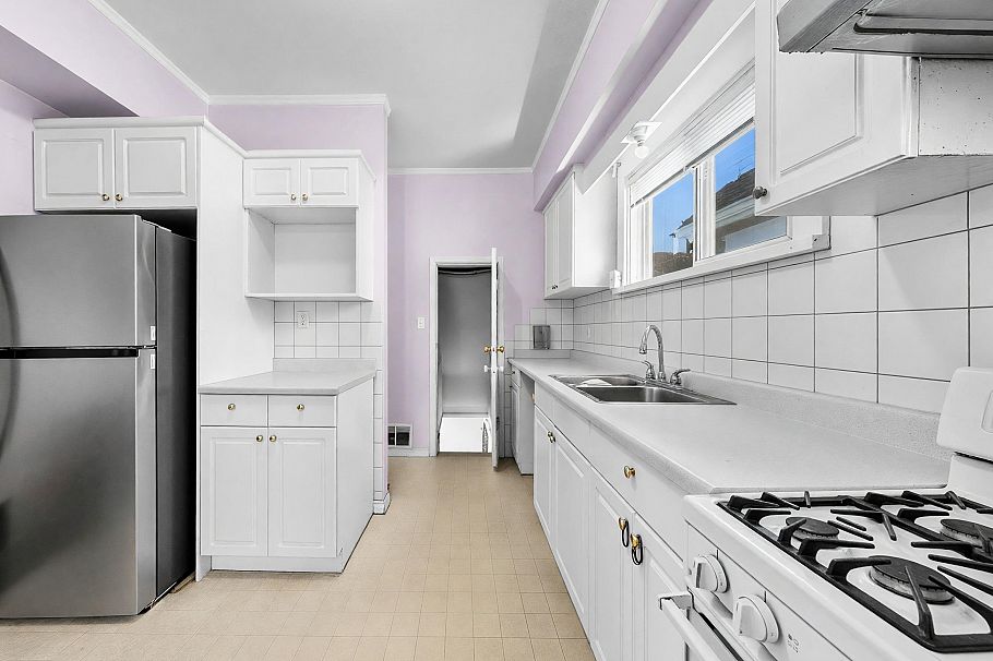 122 W 17th Avenue Vancouver, BC - 8