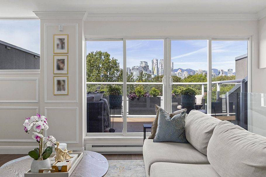 2218 Spruce Street Vancouver, BC - 1