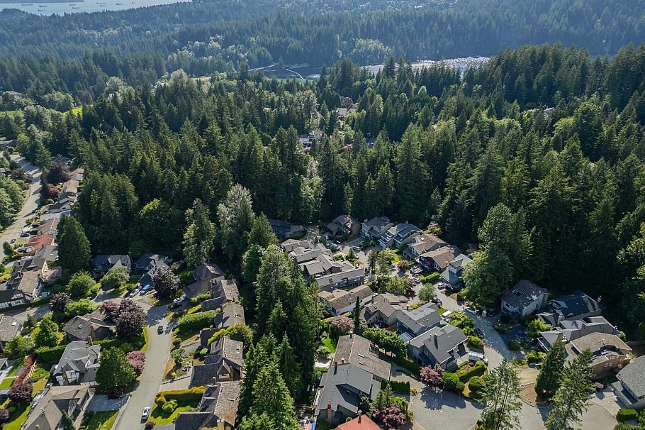 5522 Deerhorn Lane North Vancouver, BC - 37