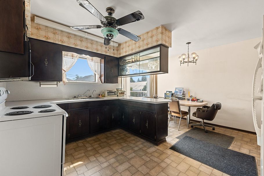 1266 E King Edward Avenue Vancouver, BC - 2