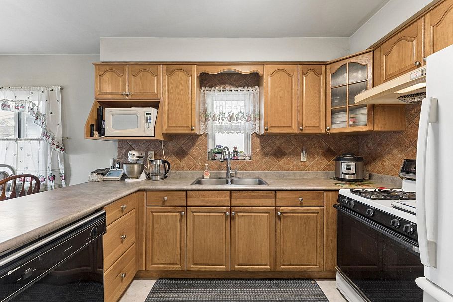 2248 Mannering Avenue Vancouver, BC - 11
