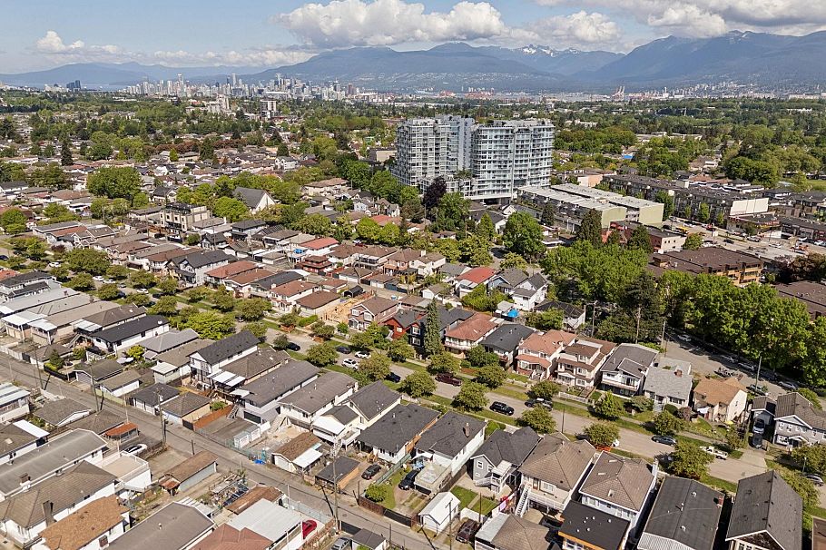 2248 Mannering Avenue Vancouver, BC - 27