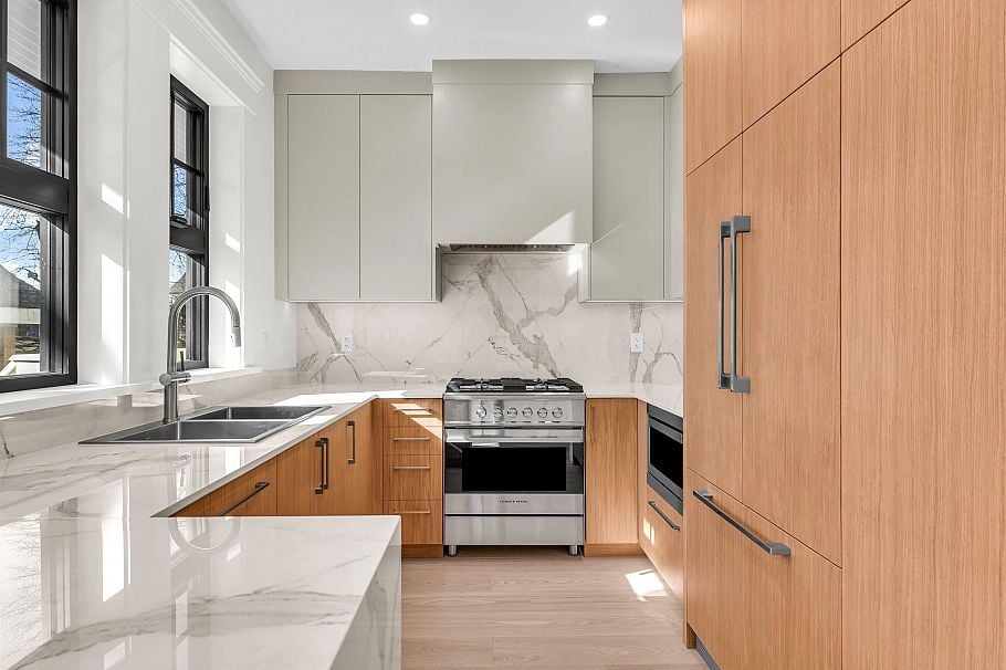 2566 W 2nd Avenue Vancouver, BC - 13