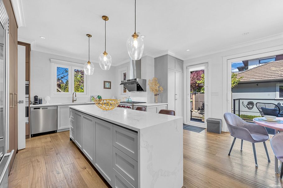 3491 W 40th Avenue Vancouver, BC - 12