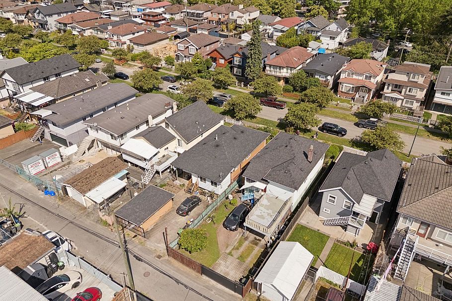 2248 Mannering Avenue Vancouver, BC - 26
