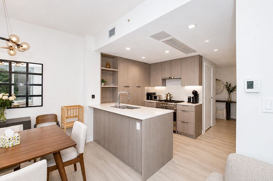 501 1401 Hunter Street North Vancouver, BC - 4