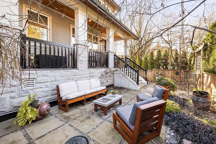 1506 E 11th Avenue Vancouver, BC - 28
