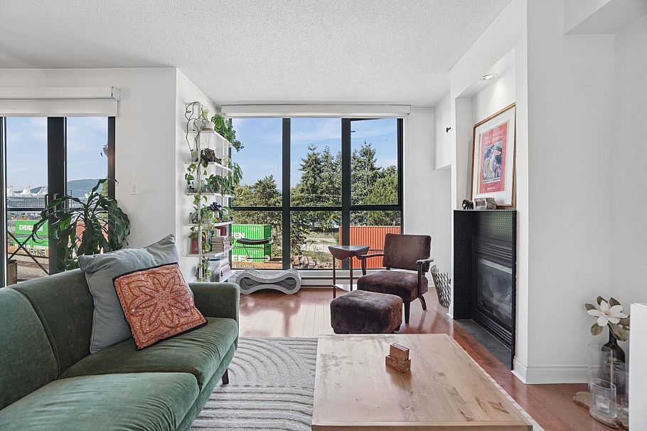 306 55 Alexander Street Vancouver, BC - 3