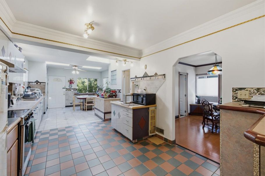 55 W King Edward Avenue Vancouver, BC - 8