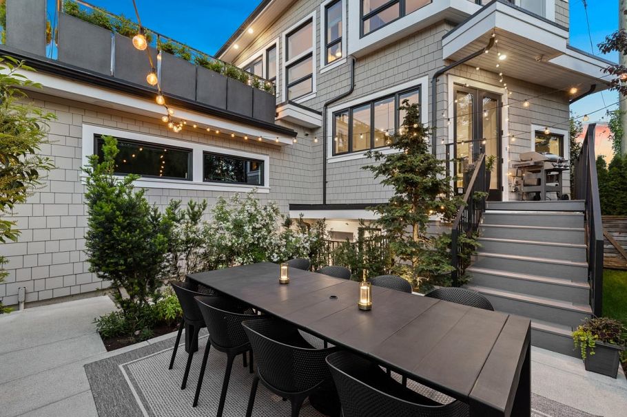 2107 N Grandview Highway Vancouver, BC - 17