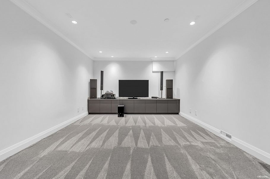 3491 W 40th Avenue Vancouver, BC - 34