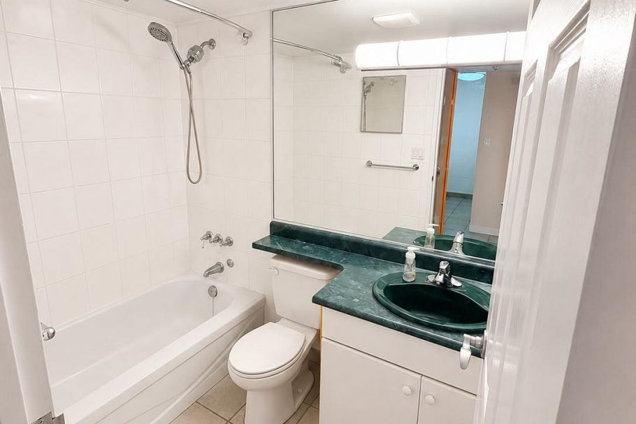 605 1270 Robson Street Vancouver, BC - 8