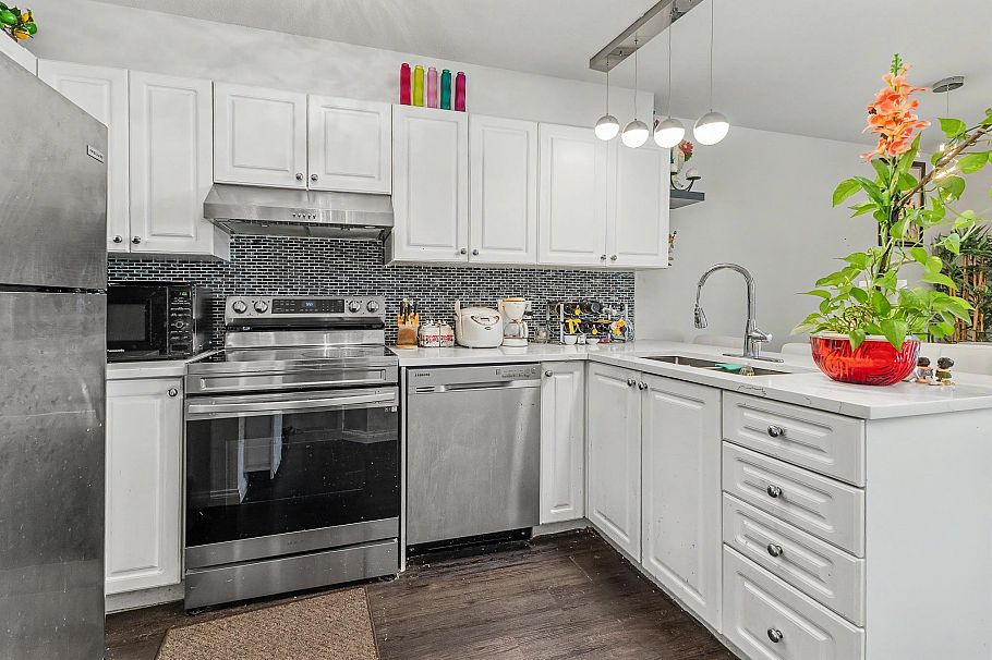 203 5555 Victoria Drive Vancouver, BC - 29