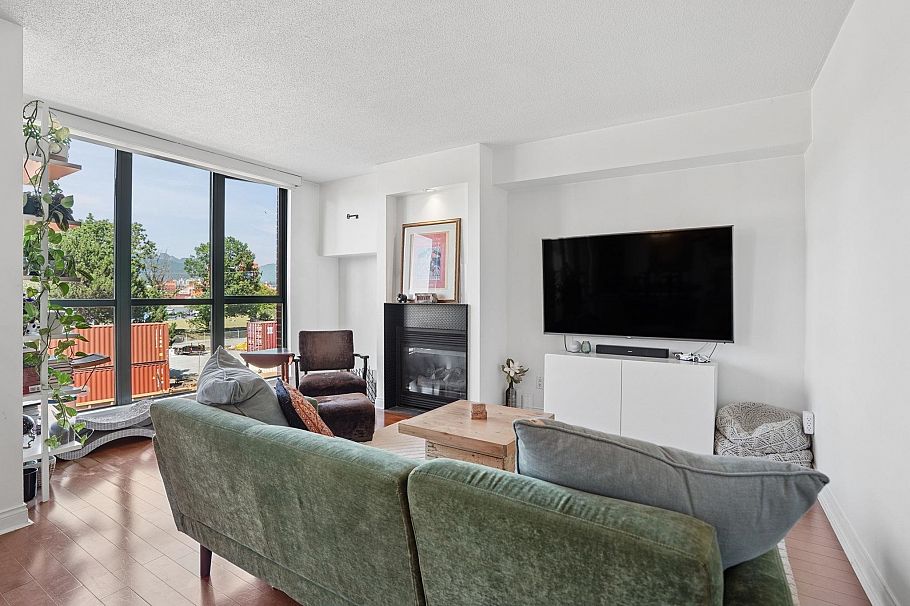 306 55 Alexander Street Vancouver, BC - 2