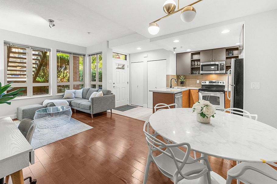 78 728 W 14th Street North Vancouver, BC - 1