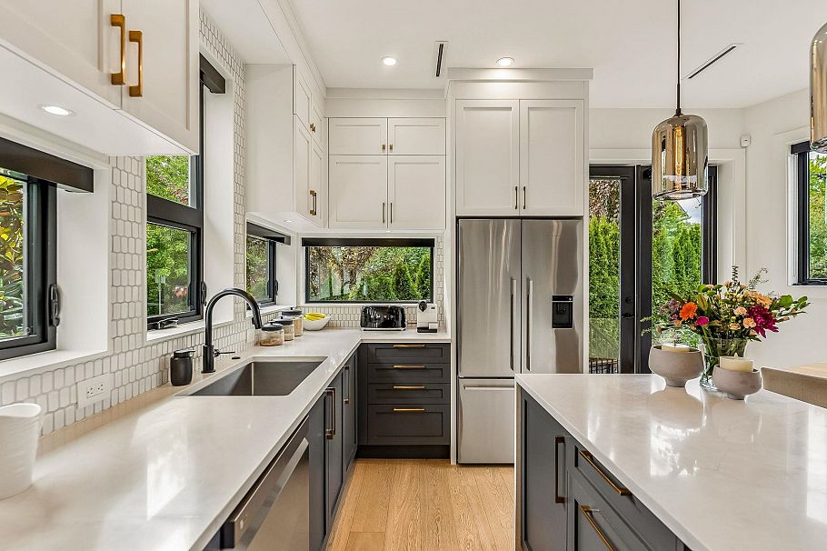 2107 N Grandview Highway Vancouver, BC - 11