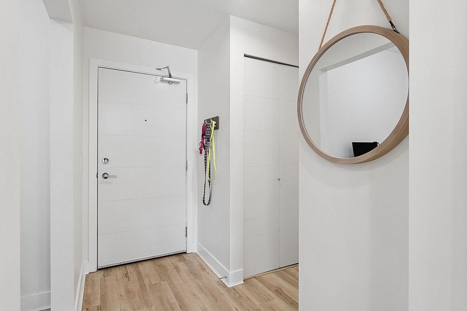 312 733 W 3rd Street North Vancouver, BC - 2