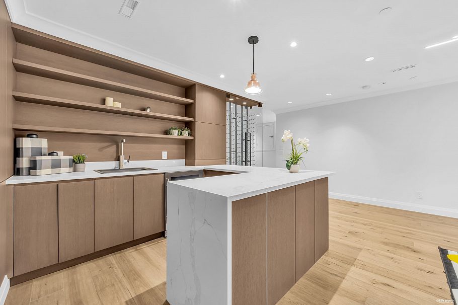 3491 W 40th Avenue Vancouver, BC - 31