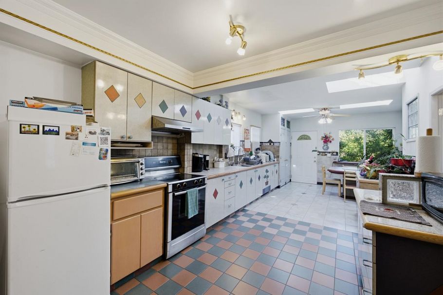 55 W King Edward Avenue Vancouver, BC - 9