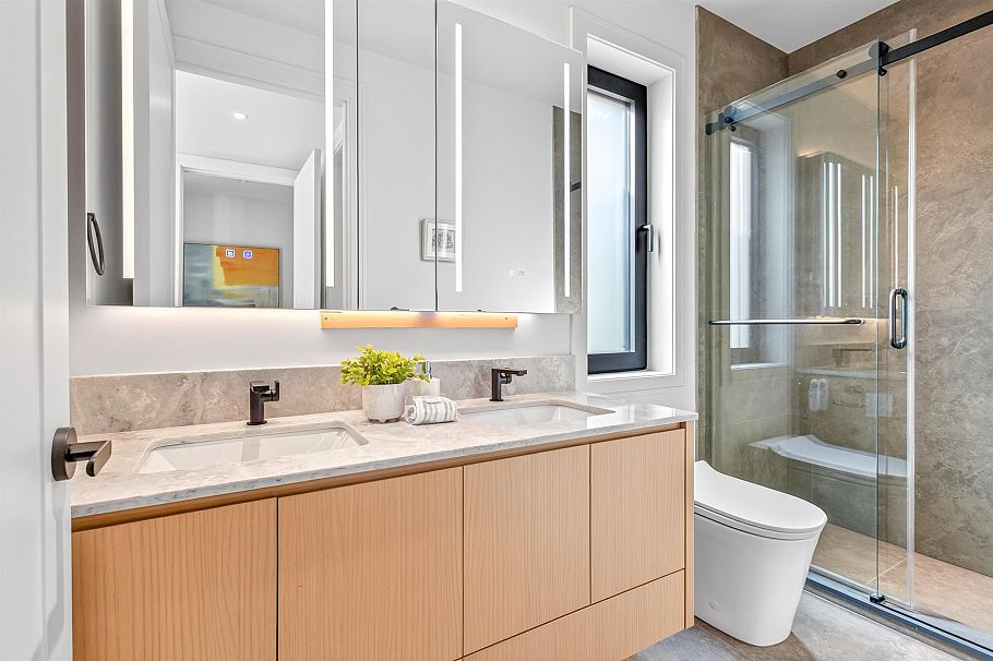 2 3836 W 21st Avenue Vancouver, BC - 16