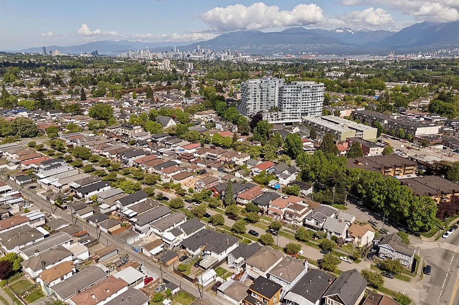 2248 Mannering Avenue Vancouver, BC - 28