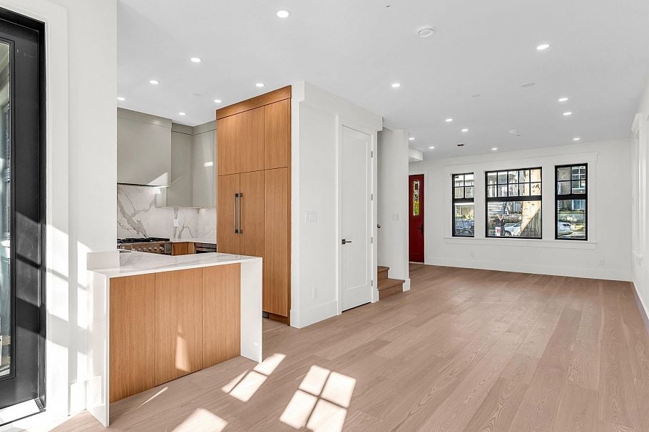 2566 W 2nd Avenue Vancouver, BC - 10