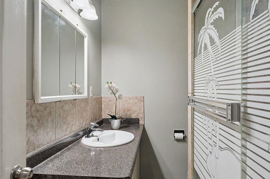 2248 Mannering Avenue Vancouver, BC - 17