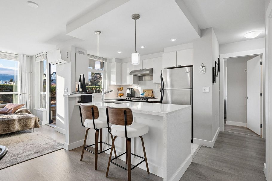 308 160 W 3rd Street North Vancouver, BC - 4