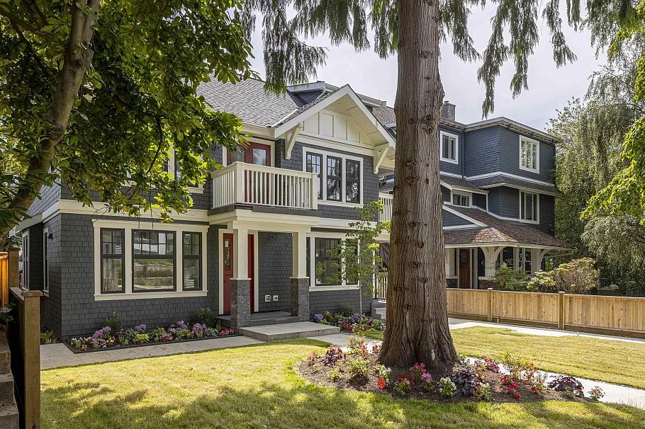 2566 W 2nd Avenue Vancouver, BC - 1