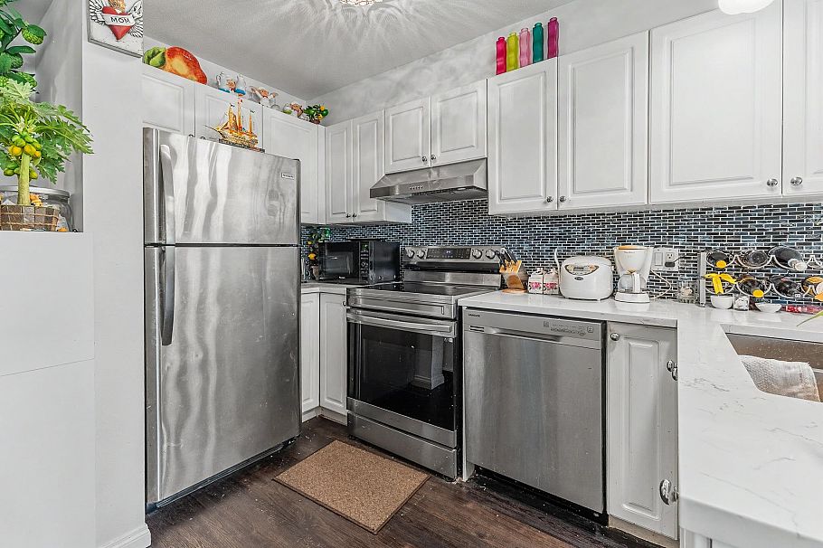 203 5555 Victoria Drive Vancouver, BC - 5