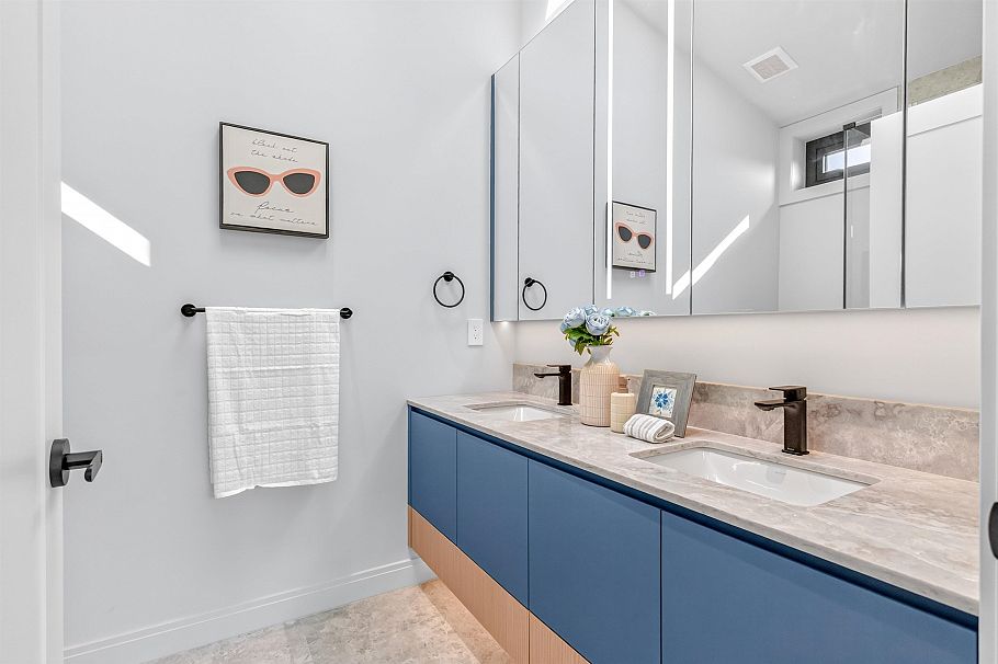 2 3836 W 21st Avenue Vancouver, BC - 21