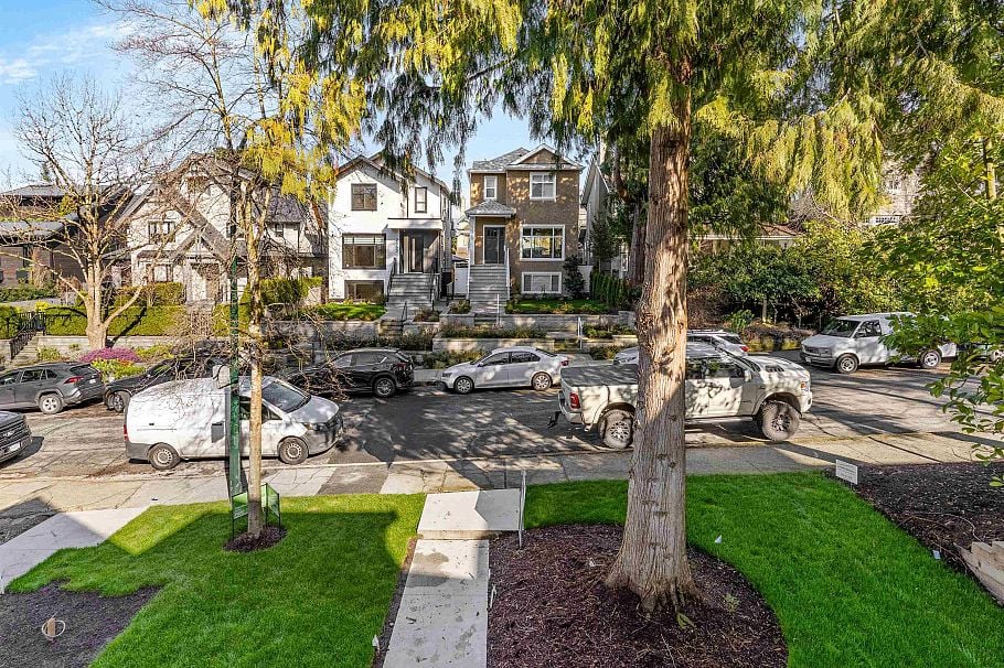 2566 W 2nd Avenue Vancouver, BC - 28