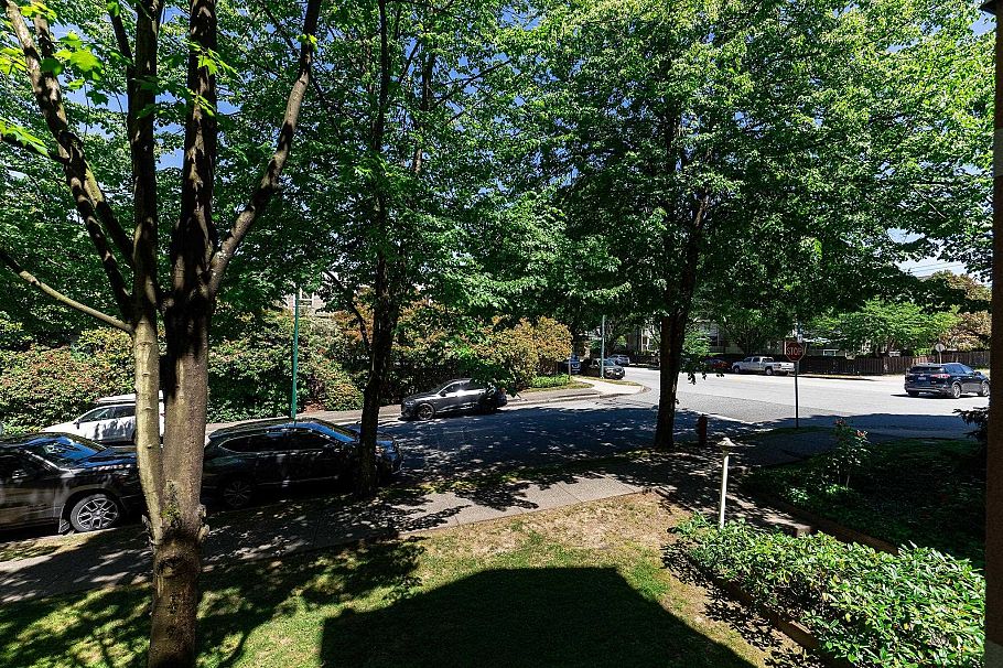 206 2388 Triumph Street Vancouver, BC - 17