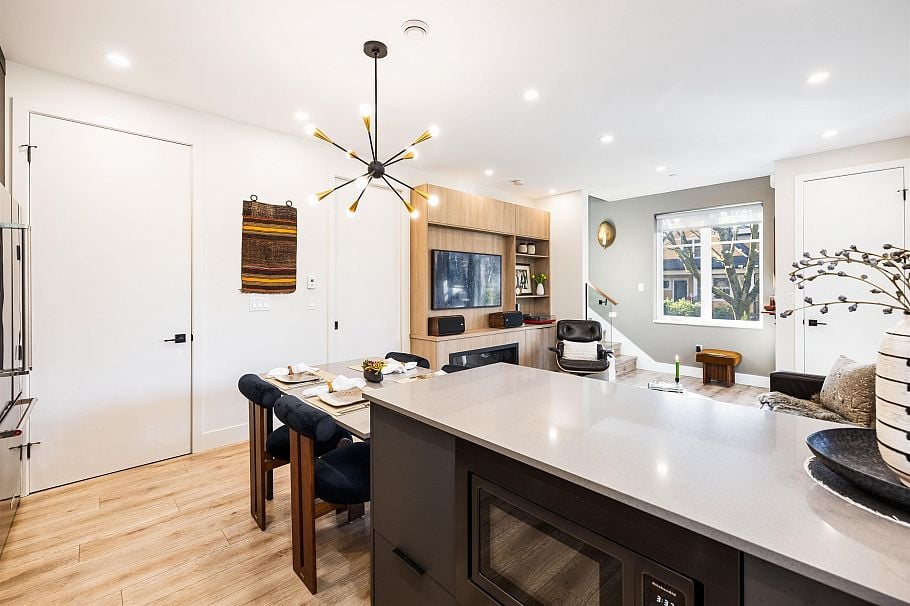 1506 E 11th Avenue Vancouver, BC - 17