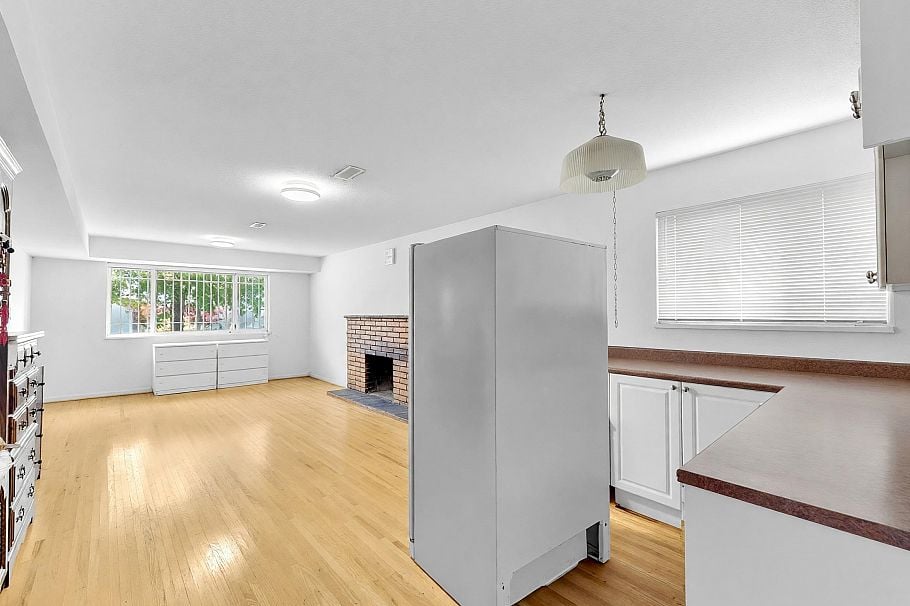 245 W 63rd Avenue Vancouver, BC - 6
