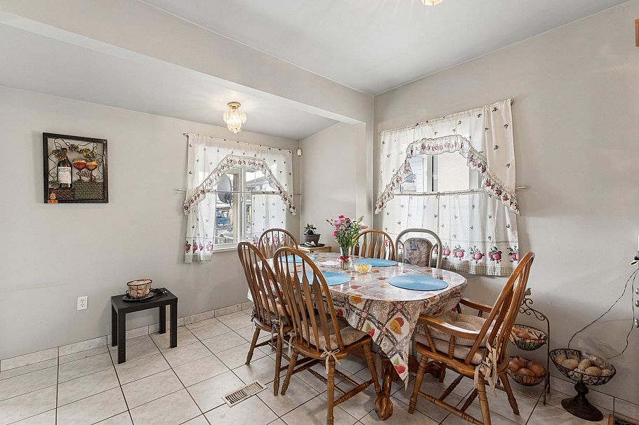 2248 Mannering Avenue Vancouver, BC - 7