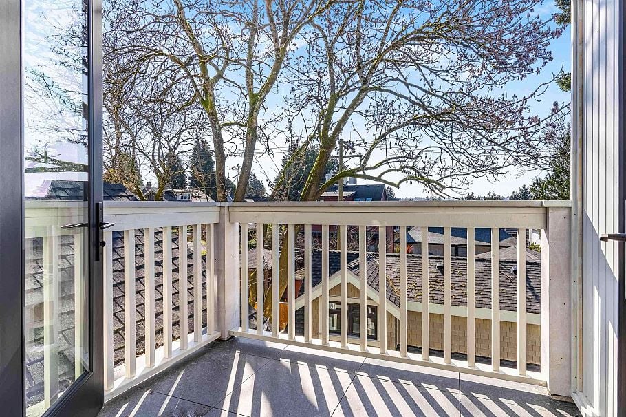 2566 W 2nd Avenue Vancouver, BC - 30