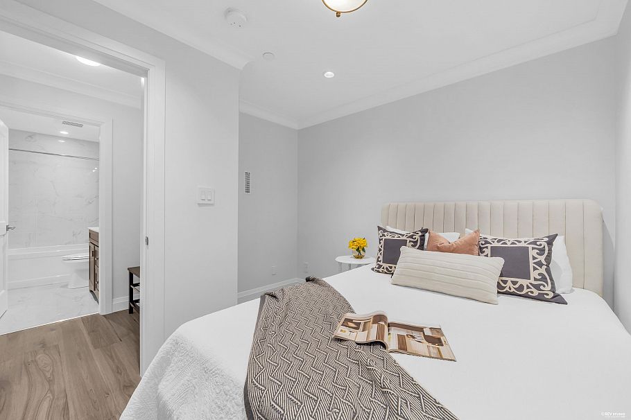 3491 W 40th Avenue Vancouver, BC - 32