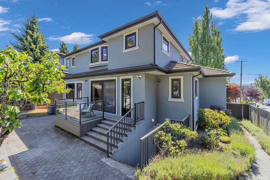 3491 W 40th Avenue Vancouver, BC - 35