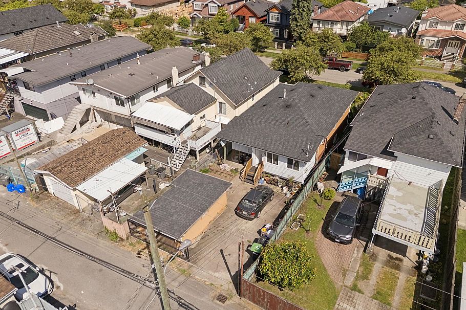 2248 Mannering Avenue Vancouver, BC - 31