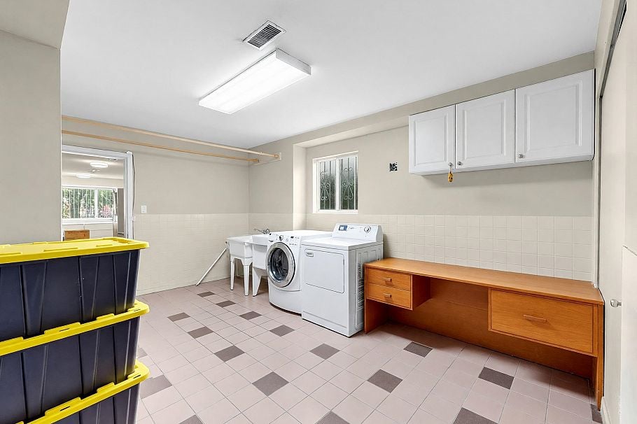 245 W 63rd Avenue Vancouver, BC - 12