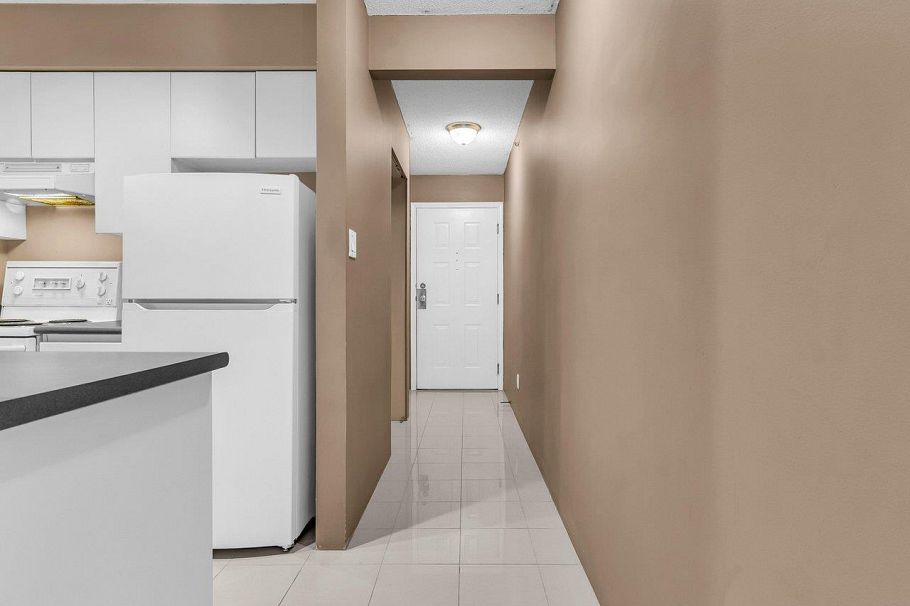 206 3489 Ascot Place Vancouver, BC - 2