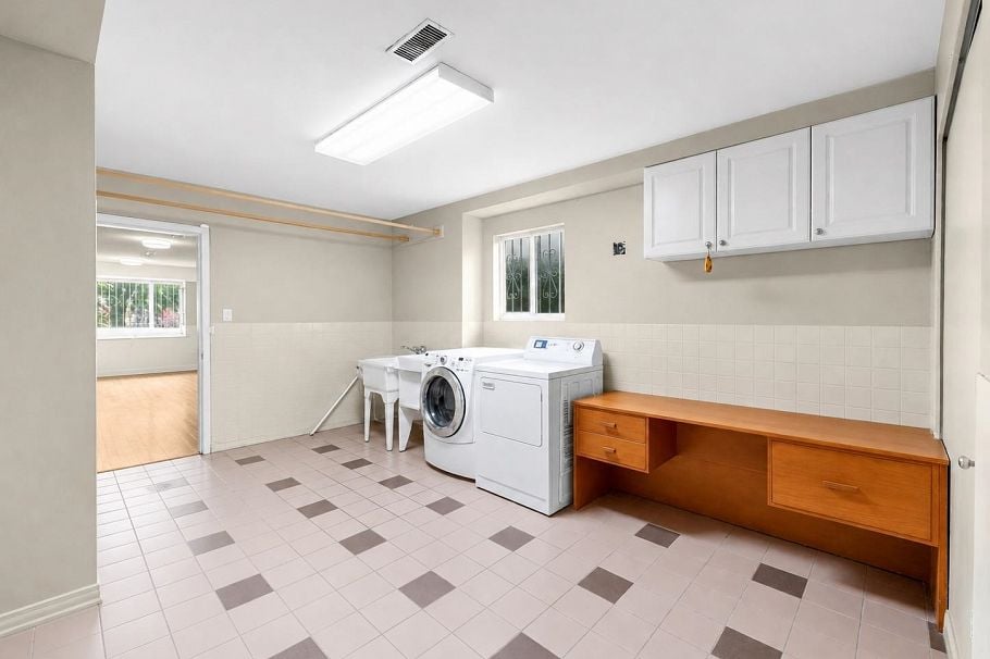 245 W 63rd Avenue Vancouver, BC - 10