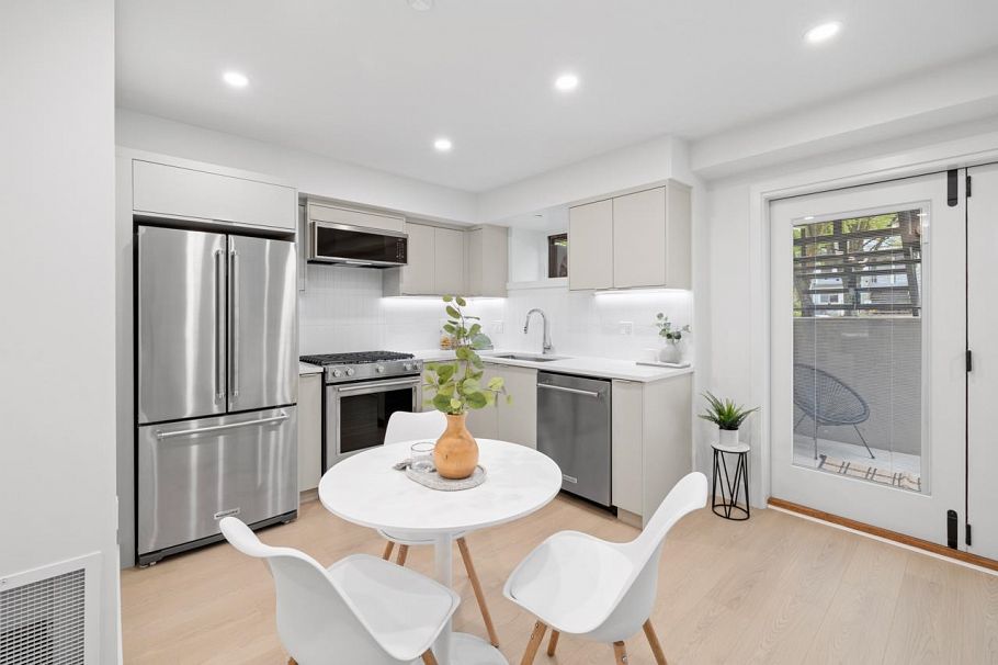 101 2135 E Pender Street Vancouver, BC - 6