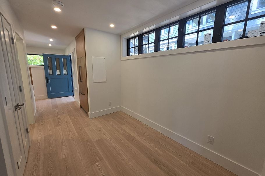 2570 W 2nd Avenue Vancouver, BC - 5