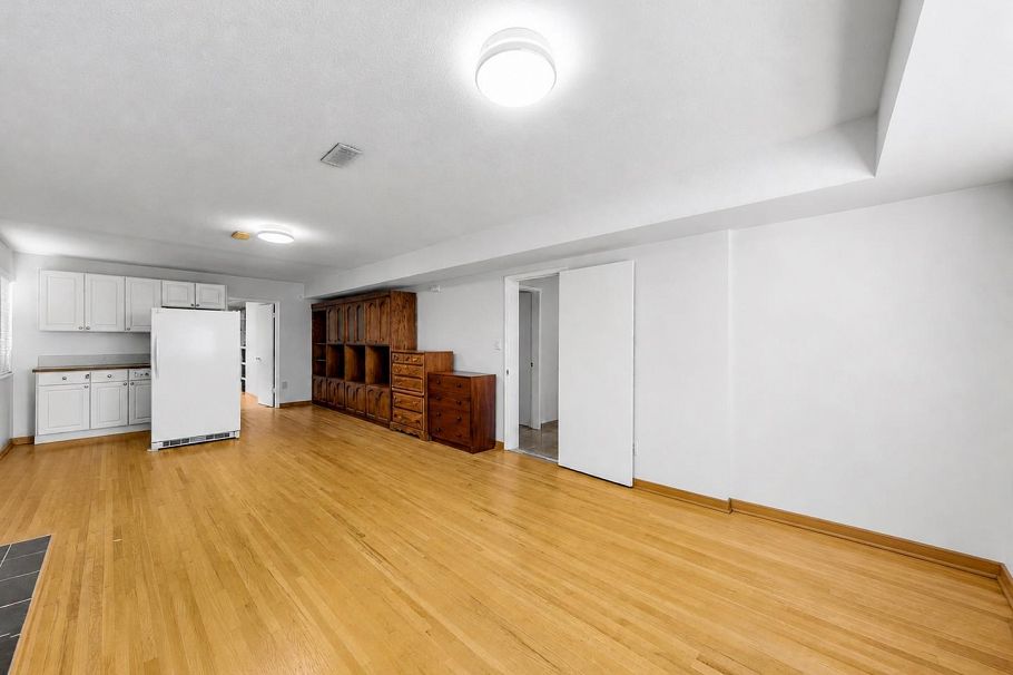 245 W 63rd Avenue Vancouver, BC - 4