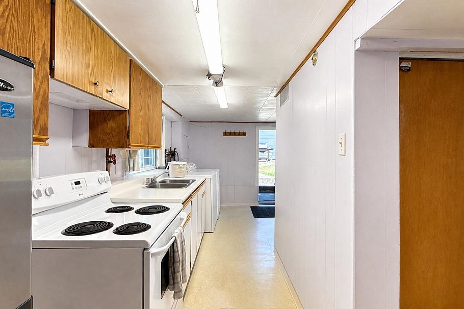 4458 Skeena Street Vancouver, BC - 29