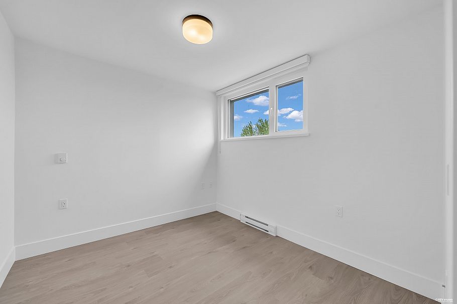 315 2250 E 1st Avenue Vancouver, BC - 18