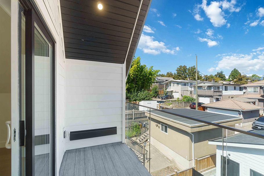 2 3271 E Georgia Street Vancouver, BC - 27